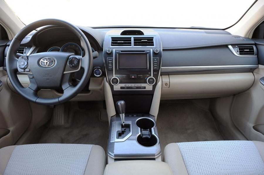  Toyota Camry Hybrid 2013 года  (фото 29 из 45)